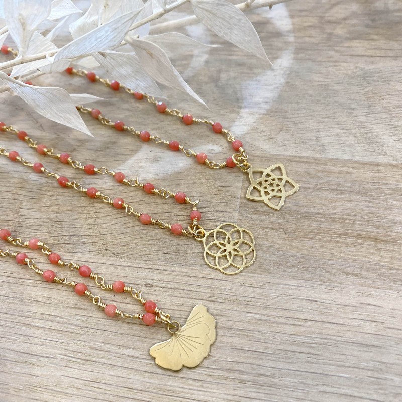 Collier doré avec perles Corail