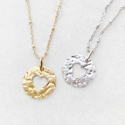 Chaîne ras de cou "Amour"